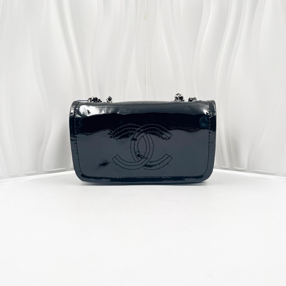 CHANEL Vintage Flap Bag Black Patent Leather Silver CC Logo Gingham Lining